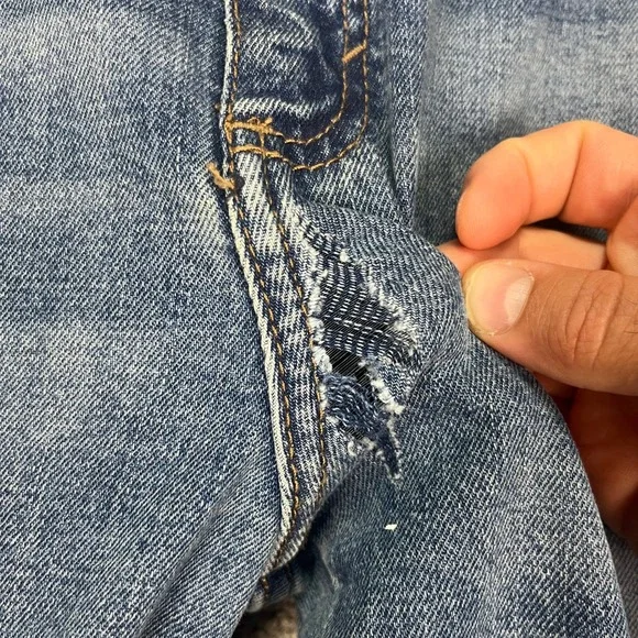 Wrangler Retro‎ Slim Straight Leg Jeans Mens 38x32 Denim Blue Distressed HOLE